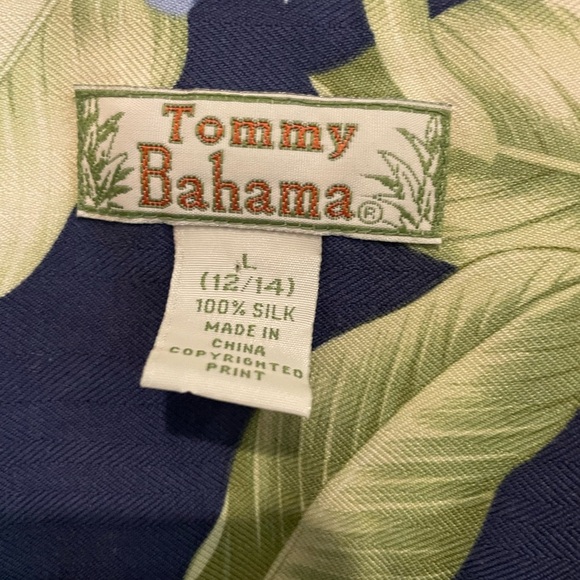 Women Tommy Bahama 100% Silk Tropical Button up Blouse. Size L 12/14 - Picture 3 of 4